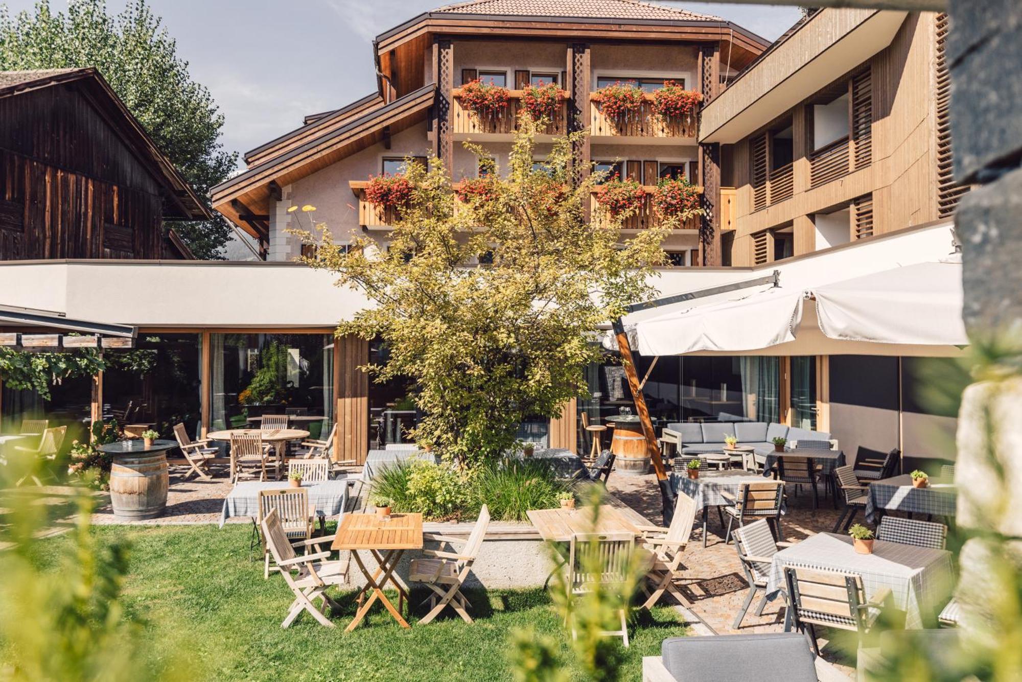 Hotel Restaurant Langgenhof Brunico Dış mekan fotoğraf