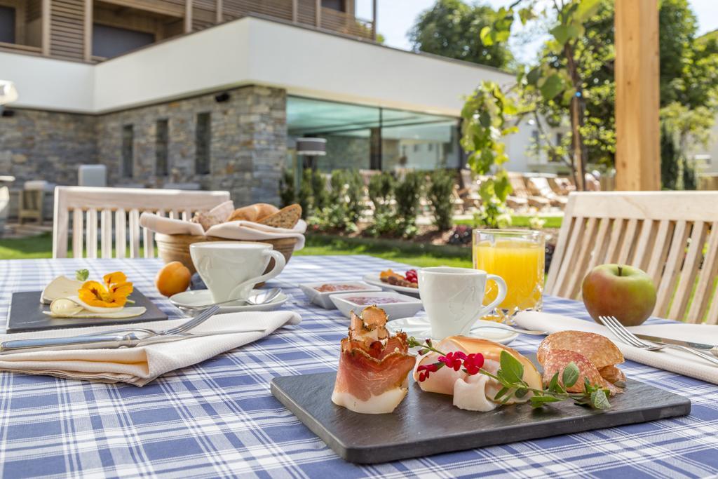 Hotel Restaurant Langgenhof Brunico Dış mekan fotoğraf